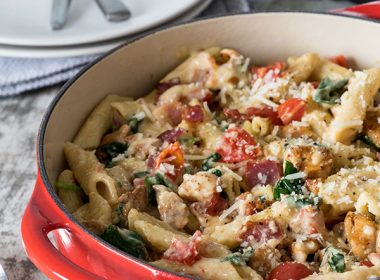 Chicken-Bacon-Penne-Pasta in a red bowl