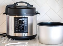 A blender sitting on top of a stove