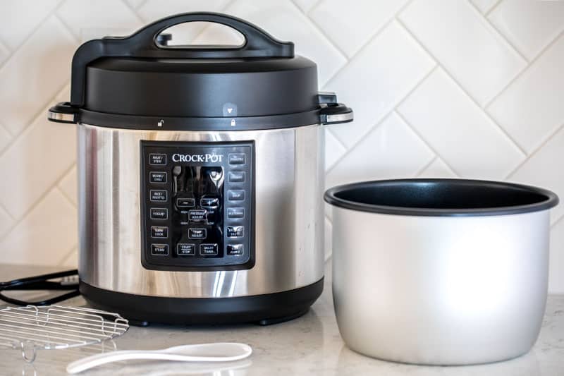 A blender sitting on top of a stove