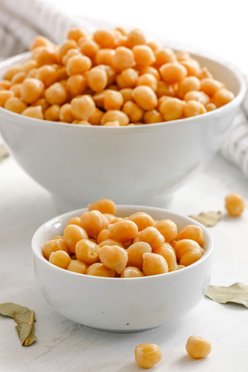 bowl of cooked chickpeas