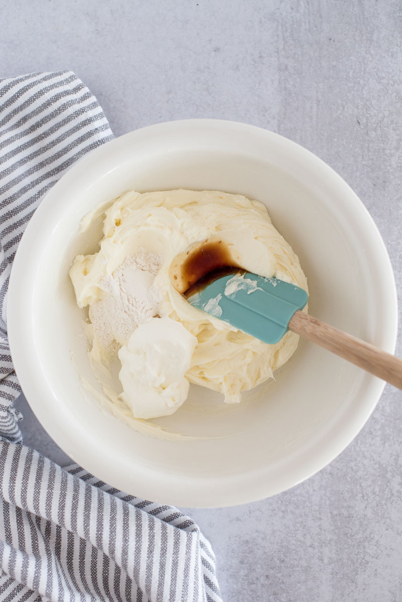 mixing bowl with filling for cheesecakes and vanilla extract