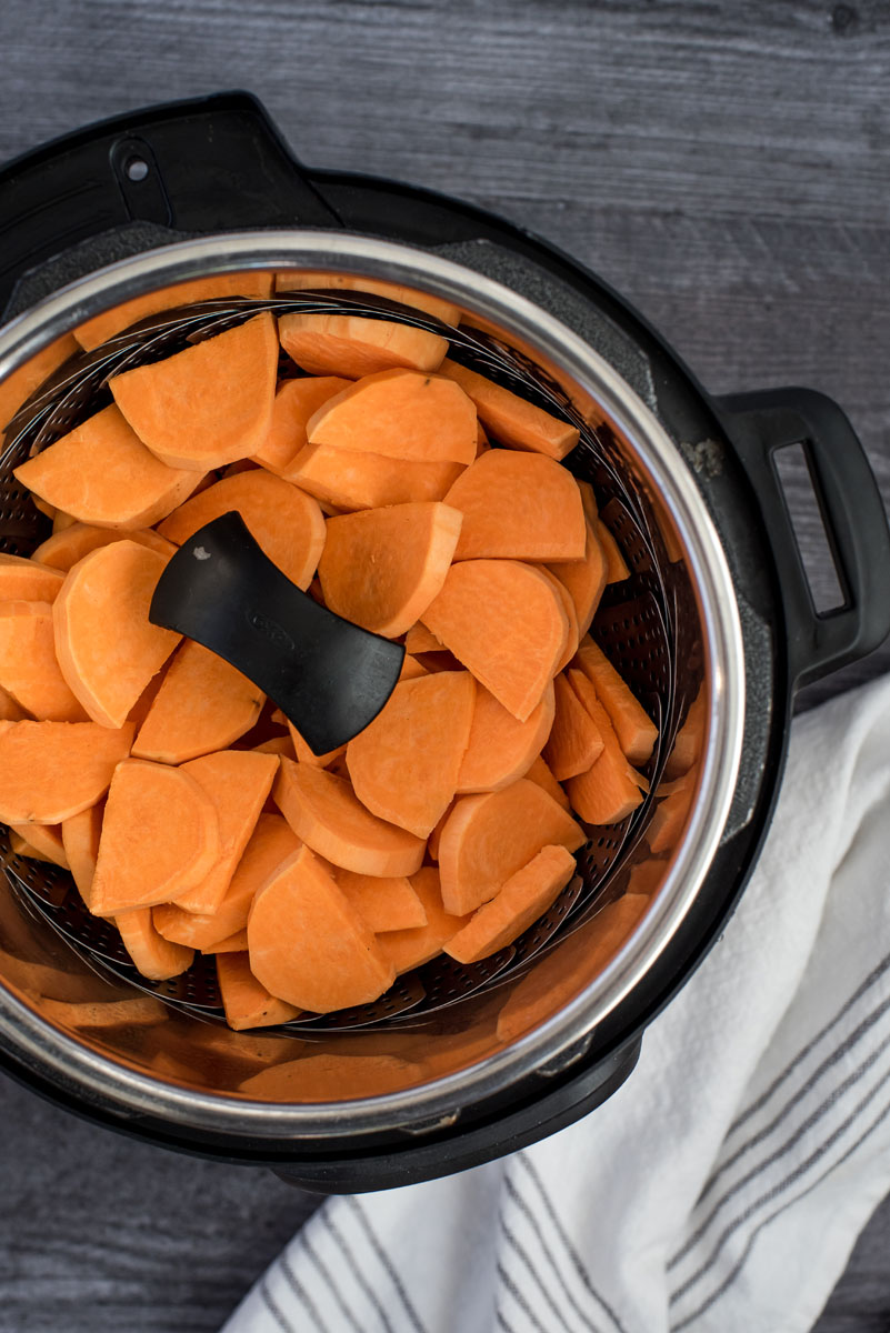 steaming sliced sweet otatoes in a pressure ooker